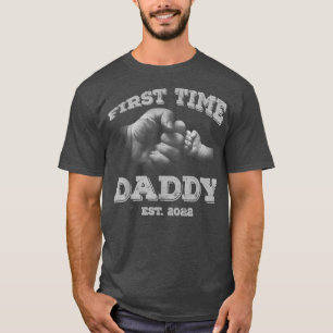Erstmals Papa New Dad Est 2022 Vatertag  T-Shirt