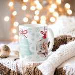 Erstmals Weihnachten Großmutter blauer Schneeflock Kaffeetasse<br><div class="desc">Erste Weihnachten als Oma mit Wintereisblauen Schneeflocken Muster,  beste Oma aller Zeiten! Mit Weihnachtsschmuck Form 2 Foto Overlay und Glockenform . Alle Farben sind bearbeitbar.</div>