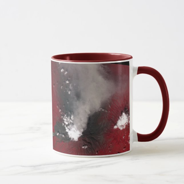 Eruption am Monte Merapi, Tasse der indonesischen  (Rechts)