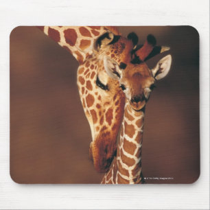 Erwachsene Giraffe mit Kalb (Giraffa Mousepad