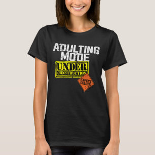 Erwachsene Modus im Bau ein sonniges Erwachsener T-Shirt