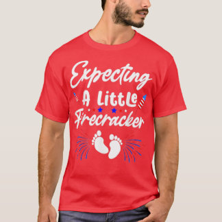 Erwartung eines kleinen Firecracker 4. Juli Funny T-Shirt