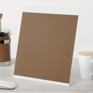 Erweitern Sie Ihr Design mit einem braunen Hinterg Sockelschild