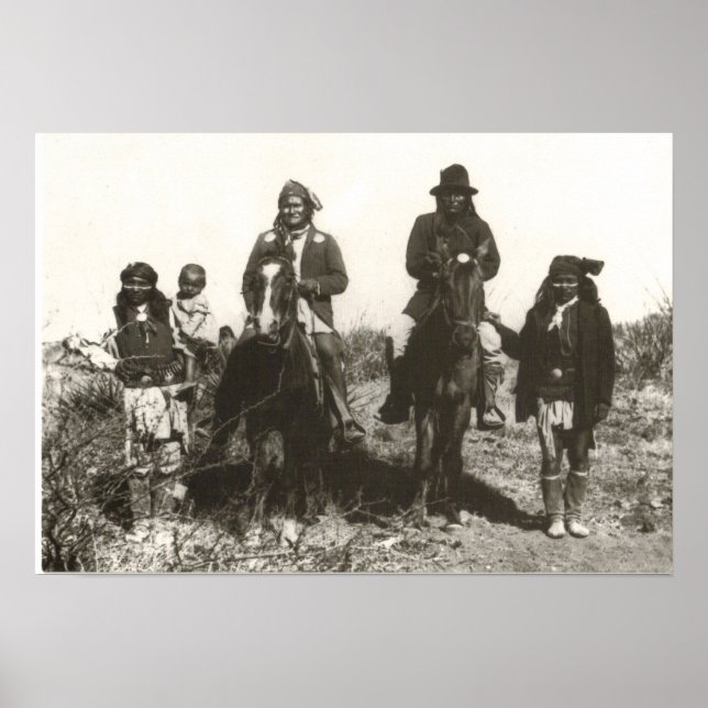 Erweitertes Familienportrait von Geronimo Poster (Vorne)