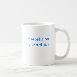 Es arbeitet an meiner Maschine Kaffeetasse
