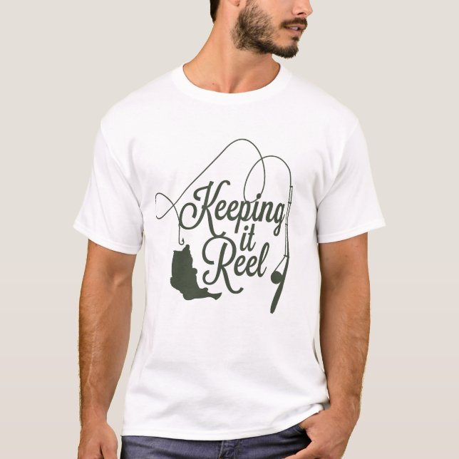 Es behalten Spulen-Bass-Fischen-Shirt T-Shirt (Vorderseite)