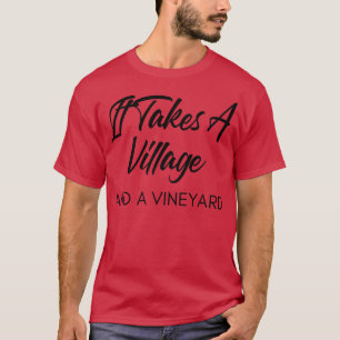 Es braucht ein Dorf und einen Weinberg Funny Wine  T-Shirt