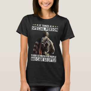 Es braucht eine besondere Person, um so viel Tiera T-Shirt