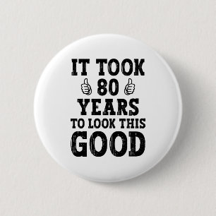 Es dauerte 80 Jahre, um so gut auszusehen Button