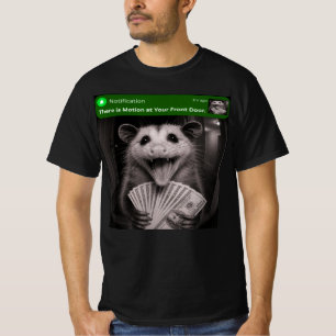 Es gibt Bewegung an Ihrer Vordertür Lustiges Oposs T-Shirt
