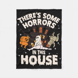 Es gibt ein paar Horror in diesem Gastgeber Hallow Fleecedecke