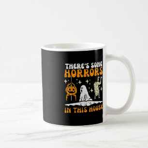 Es gibt ein paar Horror in diesem Haus zu sonnigen Kaffeetasse
