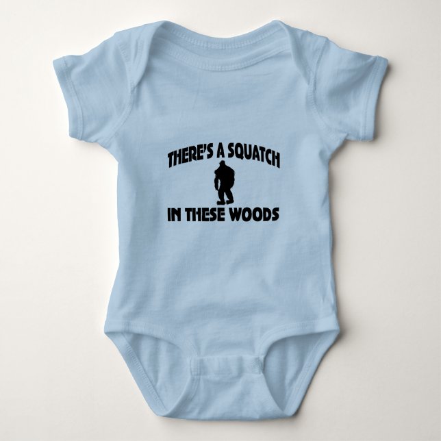 Es gibt ein Squatch in diesem Holz Baby Strampler (Vorderseite)