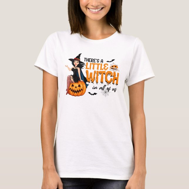 Es gibt eine kleine Hexe in uns allen Halloween T-Shirt (Vorderseite)