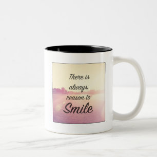 Es gibt immer Grund zu lächeln Zweifarbige Tasse