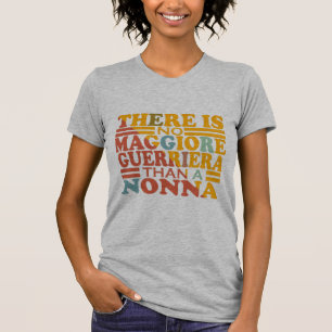 ES GIBT KEINE MAGGIORE GUERRIERA ALS EINE NONNA. T-Shirt
