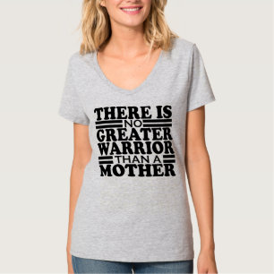 ES GIBT KEINEN GRÖSSEREN KRIEGER ALS EINE MUTTER. T-Shirt