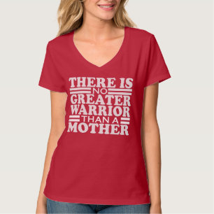 ES GIBT KEINEN GRÖSSEREN KRIEGER ALS EINE MUTTER. T-Shirt