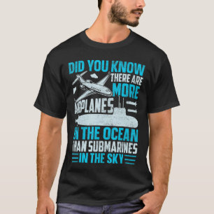 Es gibt mehr Flugzeuge im Unterseeboot T-Shirt