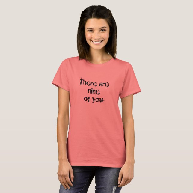 Es gibt neun des Siezitats von der verwaisten T-Shirt (Vorne ganz)