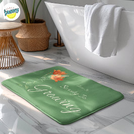 Es gibt Schönheit im Wachsen von Blumengrün und Or Badematte