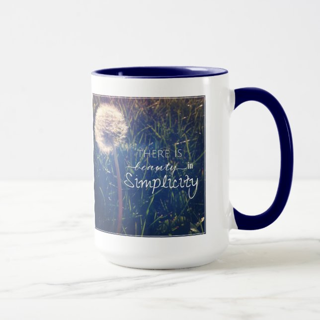 Es gibt Schönheit in der Einfachheit Tasse (Rechts)