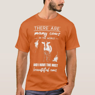 Es gibt viele Kühe als Geschenk für die Landwirtsc T-Shirt