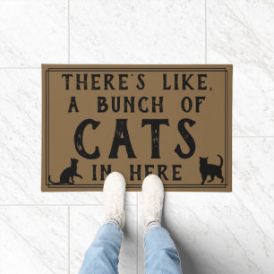 Es gibt wie, ein Bündel Katzen in hier lustigem   Fußmatte
