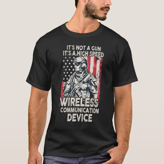 Es handelt sich nicht um eine Waffe, sondern um ei T-Shirt (Vorderseite)
