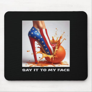 Es hat in meinem Gesicht Kamala Harris 2024 das Or Mousepad