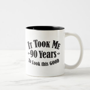 Es hat mich 90 Jahre gedauert, so gut auszusehen Zweifarbige Tasse