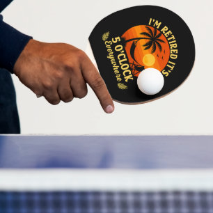 Es ist 5 Uhr überall Ruhestand Tropischer Sommer Tischtennis Schläger