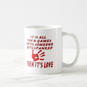 Es ist aller Spaß und Spiele, bis jemand Kaffeetasse