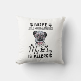 Es ist allergischer Spaß, wenn ich meine Hunde noc Kissen