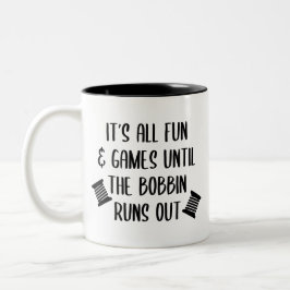 Es ist alles Spaß und Spiele, bis der Bobbin raus  Zweifarbige Tasse