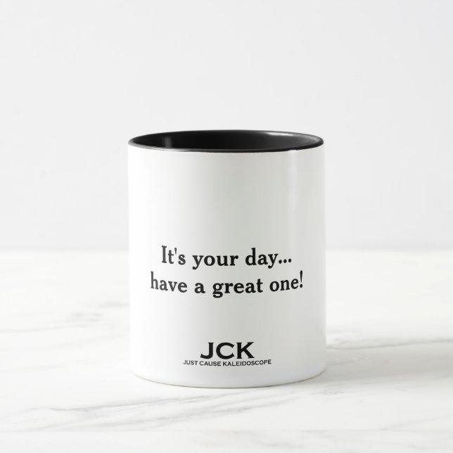 Es ist dein Tagesangebot mit schwarzem Text Tasse (Zentrum)