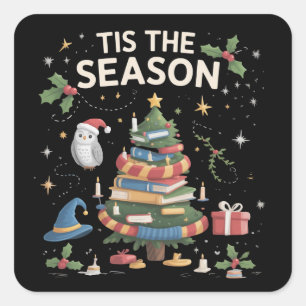 Es ist die Zauberschule Weihnachten Cozy Magic Quadratischer Aufkleber