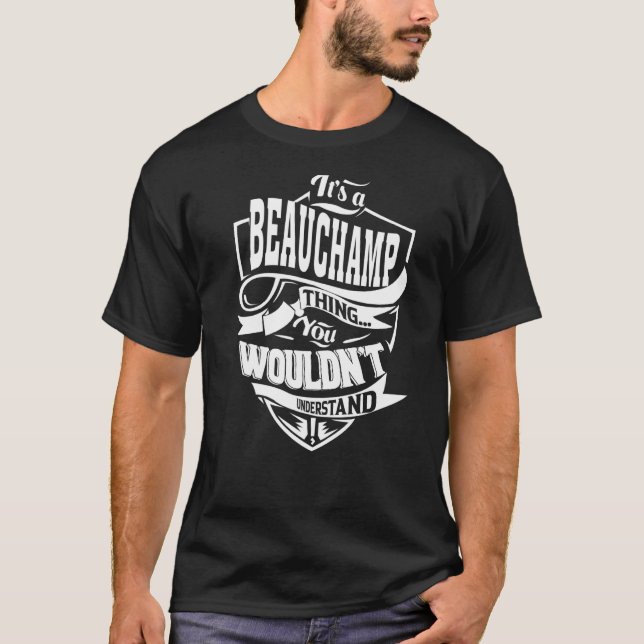Es ist ein BEAUCHAMP Sache Geschenke Premium T-Shirt (Vorderseite)