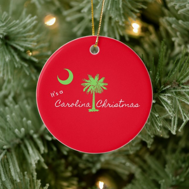 Es ist ein Carolina Weihnachten Südkarolina Urlaub Keramik Ornament (Baum)
