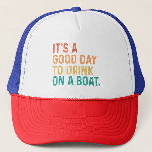 Es ist ein guter Tag, auf einem Boot Vintag zu tri Truckerkappe