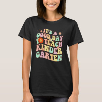 Es ist ein guter Tag, um im Kindergarten zu unterr T-Shirt