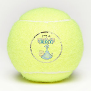 Es ist ein Junge Tennisbälle