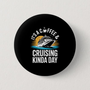 Es ist ein Kaffee- und Kreuzfahrt-Tag Lustiger Kre Button