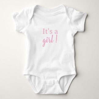 Es ist ein Mädchen Geschlecht offenbaren Körper Baby Strampler