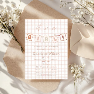 Es ist ein Mädchen! Süße braune Gingham-Baby-Party Einladung