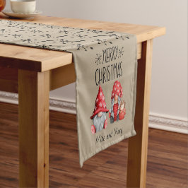 Es ist ein Mr. und Mrs Gnome Weihnachten Kurzer Tischläufer