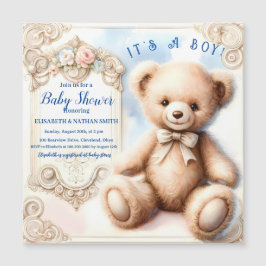 Es ist ein niedlicher Teddybär mit Magnetkarte