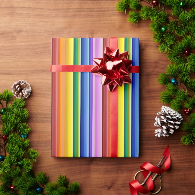 Es ist ein Rainbow-Party, mehrfarbiges Stripmuster Geschenkpapier (Feiertagsgeschenk)