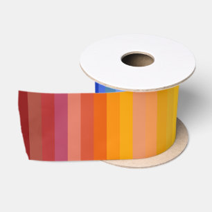 Es ist ein Rainbow-Party, mehrfarbiges Stripmuster Satinband