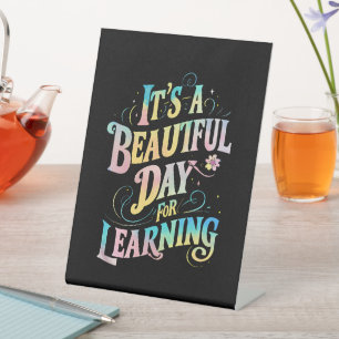 Es ist ein schöner Tag, um zurück zur Schule zu le Sockelschild